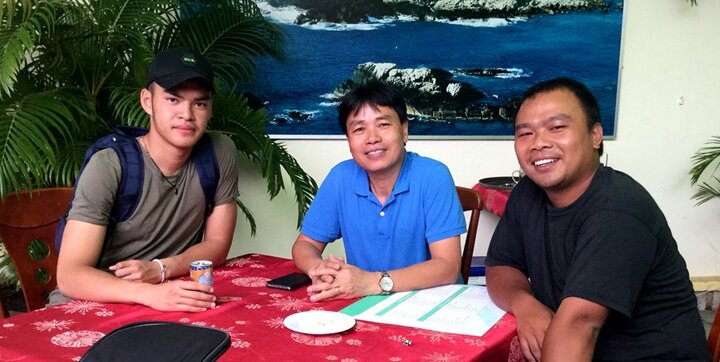 'Ông bố hâm' của Tony Lê Tuấn Anh: Bán 2 cửa hàng, theo con đi đá bóng