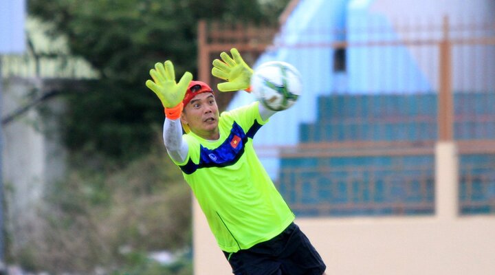 Thủ môn lừng danh Trần Minh Quang trổ tài ở U20 Việt Nam