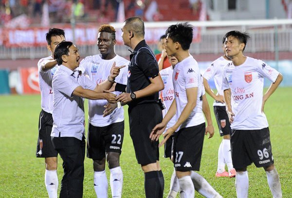 Đội Long An trở lại nơi diễn trò xấu hổ chưa từng có