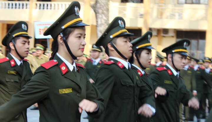 Phần thi điều lệnh của sinh viên An ninh đều tăm tắp khiến người xem mãn nhãn