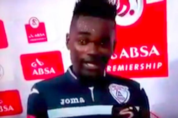 Cầu thủ lỡ lời cảm ơn cả vợ và bạn gái trên truyền hình trực tiếp