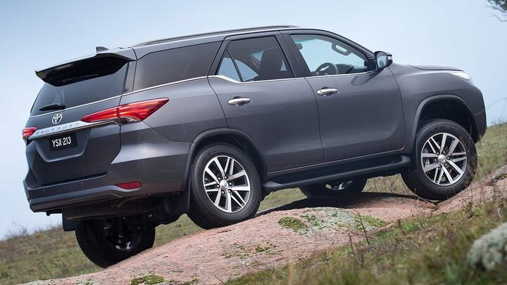 Toyota Fortuner 2017 ‘cháy hàng’, khách hàng muốn mua ngay phải ‘lót tay’