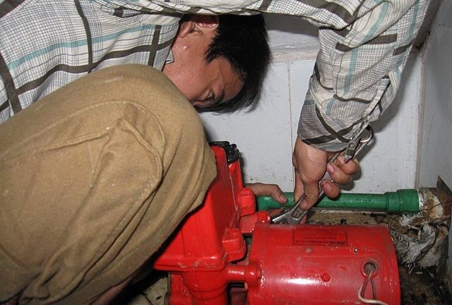 Gần 700 triệu đồng biến mất cùng gã thợ sửa ống nước