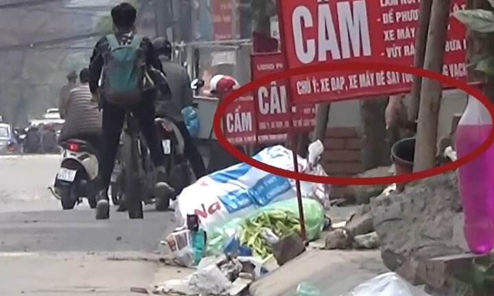 Tuyệt không thấy thùng rác trên vỉa hè, rác ngập đường, phố xá Thủ đô bệ rạc, thiếu văn minh