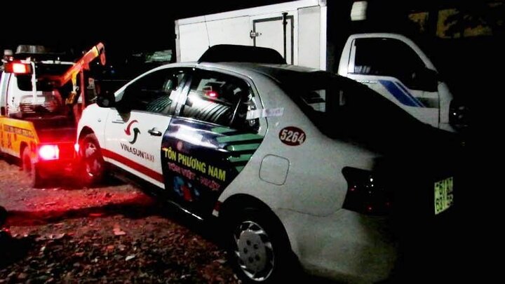 Tài xế taxi chết trong xe ở TP.HCM: Bắt 2 nghi can là nữ giới