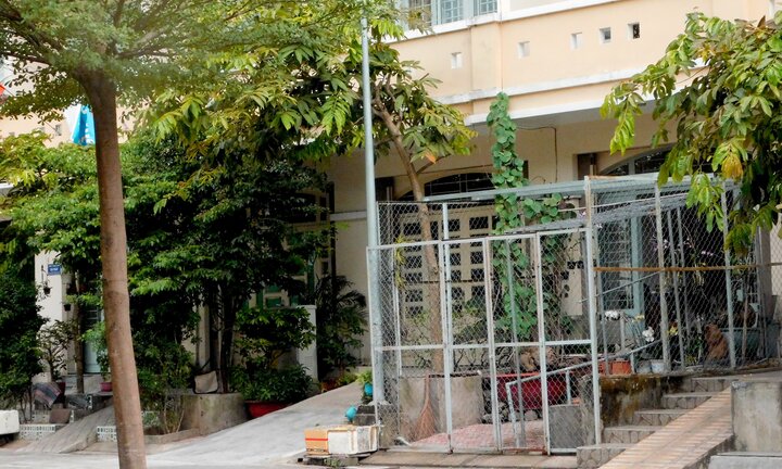 Cả phố chiếm vỉa hè làm sân riêng: Người trong cuộc phân trần