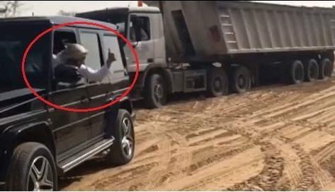 Thái tử Dubai cứu xe tải bị lún cát giữa sa mạc gây 'bão' mạng