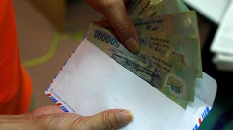 54% người dân cho rằng phải 'lót tay' mới xin được việc Nhà nước