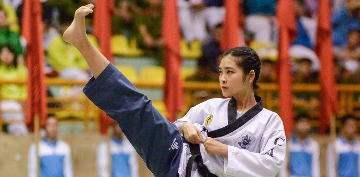 Video: Màn đồng diễn Taekwondo đẹp mắt của nữ cảnh sát trẻ