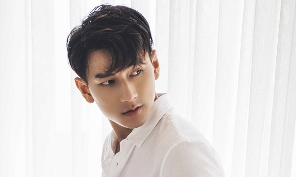 Isaac ‘đốn tim’ fan với hình ảnh vụng về làm bánh trong bếp