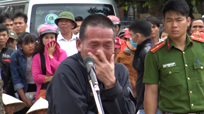 Bị cáo khóc nức nở khi nghe tòa tuyên án 10 năm tù