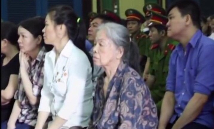 Cụ bà U90 cầm đầu đường dây buôn bán ma túy thoát án tử vì tuổi cao