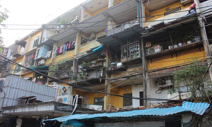 Khu tập thể cũ 'chờ sập', hàng trăm hộ dân vẫn 'mơ' được trả giá cao