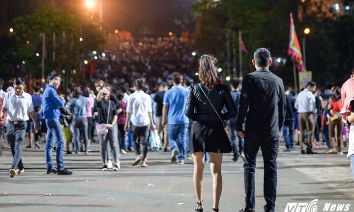 Lễ hội Đền Hùng 2017: Có chỗ thay đồ cho người ăn mặc không phù hợp