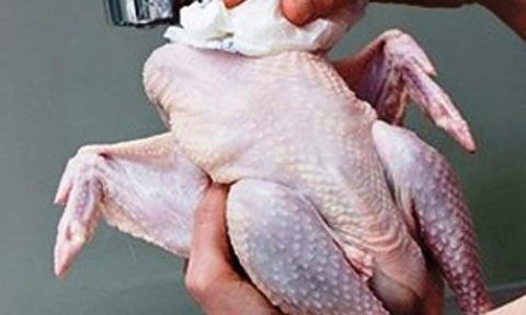 Nam thanh niên đánh phụ nữ, cướp gà trên phố Sài Gòn