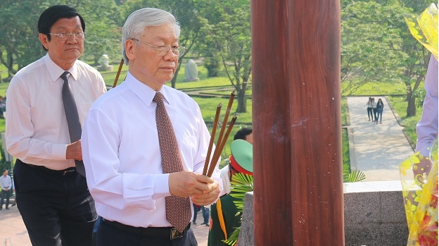 Tổng Bí thư Nguyễn Phú Trọng dâng hương tưởng nhớ cố Tổng Bí thư Lê Duẩn