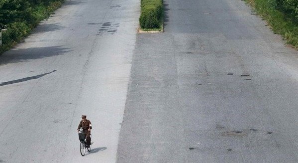 Ảnh hiếm về đường cao tốc ở Triều Tiên