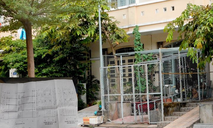 Cả khu phố 'nuốt trọn' vỉa hè làm sân riêng: Vẫn loay hoay tìm hướng giải quyết