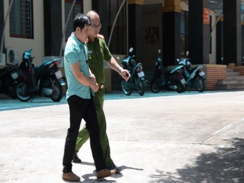 Làm giả giấy tờ xe ô tô vay ngân hàng 7,5 tỷ đồng