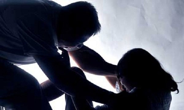 Bắt 'yêu râu xanh' giở trò đồi bại với em họ bạn thân