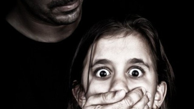 'Yêu râu xanh' nhiều lần giở trò đồi bại với bé gái 8 tuổi