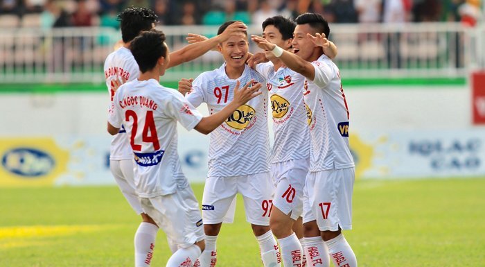 Video: Siêu phẩm đá phạt của Công Phượng vào lưới FLC Thanh Hóa