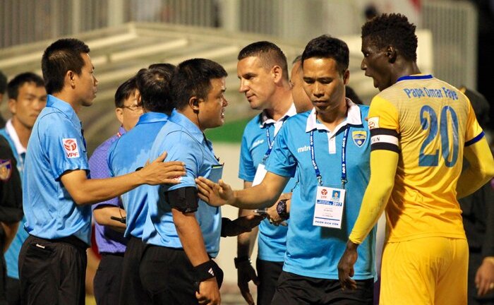 Video: Trọng tài bẻ còi, không công nhận bàn thắng của HAGL