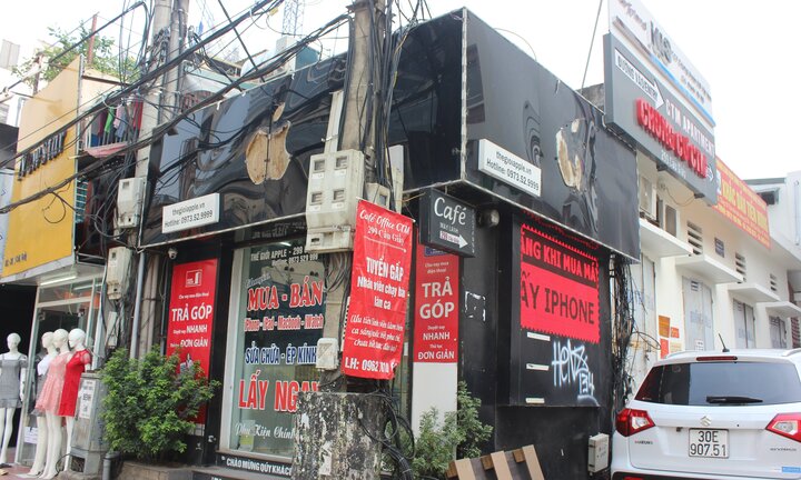 Các cửa hàng Apple 'chui' đồng loạt tháo biển sau 'tối hậu thư'