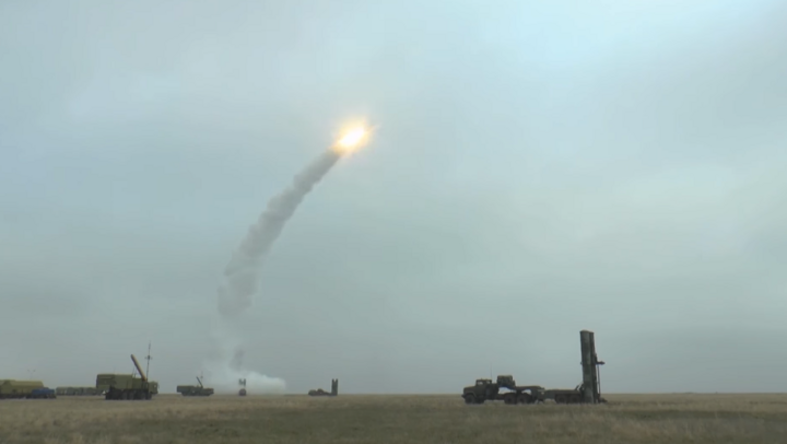 Cận cảnh sức mạnh tên lửa S-400 tối tân của Nga