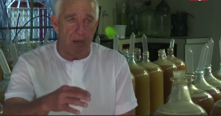 Cuba: Lấy bao cao su làm đồ ủ rượu hoa quả