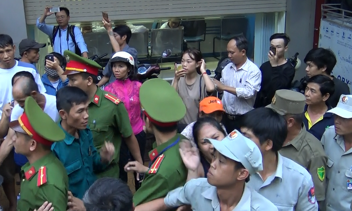 Dẹp 'cướp' vỉa hè ở Buôn Ma Thuột: Phó Chủ tịch phường bị tát