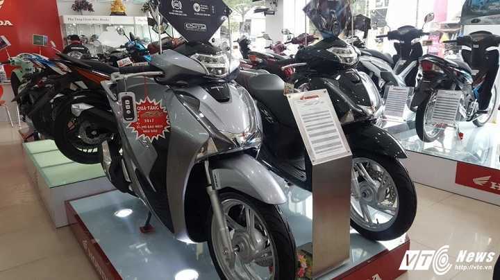 Honda SH 2017 chạm đáy, chỉ còn bản màu đỏ