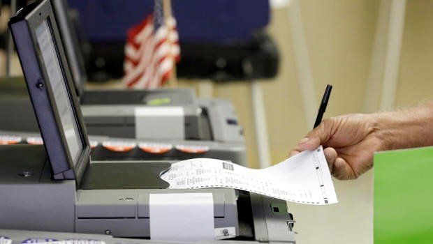 Tin tặc Nga nghi can thiệp bầu cử Mỹ bị bắt tại Tây Ban Nha