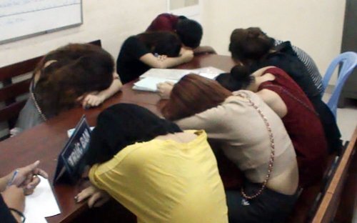 Thuê khách sạn nuôi 'chân dài' bán dâm cho các quý ông Sài Gòn