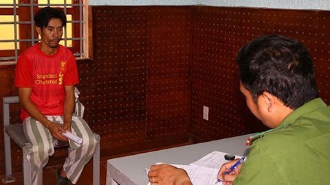 Bé gái 13 tuổi bị cha dượng xâm hại tình dục nhiều lần