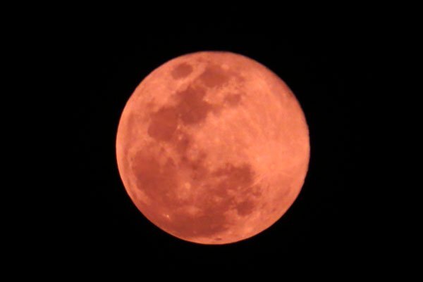 Video, ảnh: Cận cảnh Trăng hồng tuyệt đẹp chiếu sáng đêm rằm