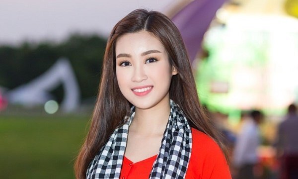 Hoa hậu Đỗ Mỹ Linh diện áo bà ba trải nghiệm ẩm thực Nam bộ