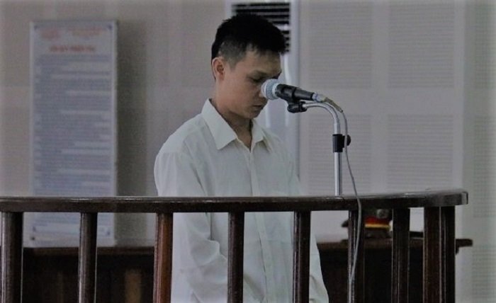 Nổi cơn ghen, chồng cứa cổ vợ rồi tự sát trước mặt hai con