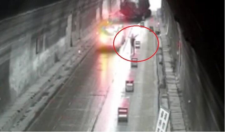 Xuống xe cảnh báo tai nạn trong hầm, người đàn ông bị ô tô đâm chết