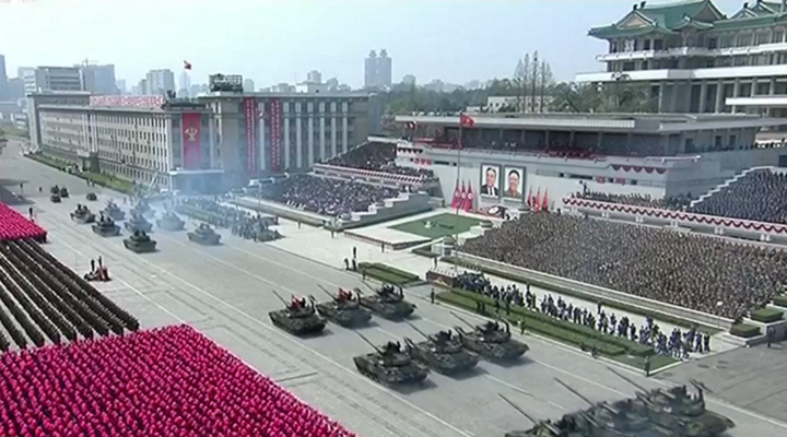 Video: Triều Tiên duyệt binh hoành tráng, phô diễn sức mạnh quân sự