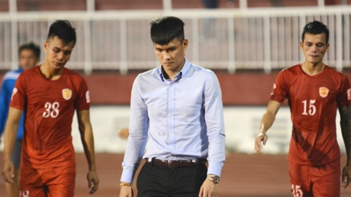 Đến lượt Quyền chủ tịch Lê Công Vinh phàn nàn trọng tài