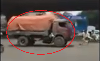 Lùi xe tải trên phố để trốn cảnh sát, tài xế bị phạt 3,6 triệu đồng