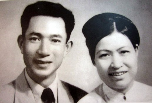 Bí ẩn vợ chồng tỷ phú hiến hơn 5.000 lượng vàng