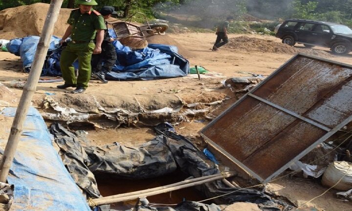 Hơn 150 phu vàng bị đẩy đuổi khỏi mỏ vàng Bồng Miêu