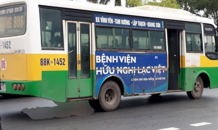 Nữ công nhân bị xe buýt cán chết trên đường đi làm