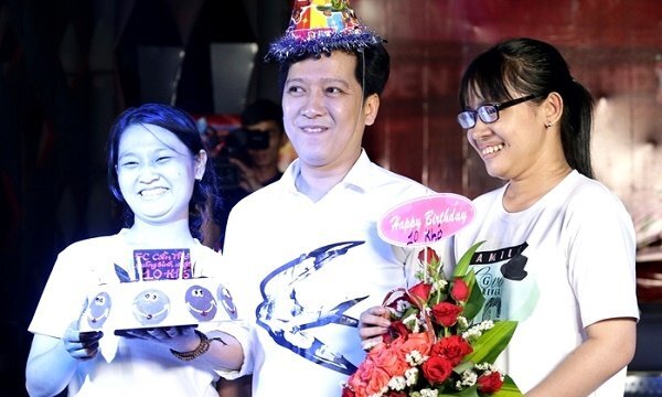 Trường Giang xúc động khi được khán giả tổ chức sinh nhật sớm