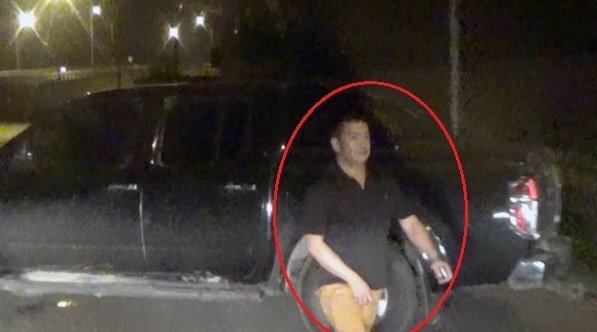 Video: Côn đồ bảo kê xe quá tải, chặn đầu xe công vụ ở Hải Dương