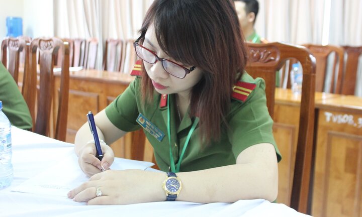 Bên trong phòng thi dạy bằng tiếng Anh của giảng viên Học viện Cảnh sát