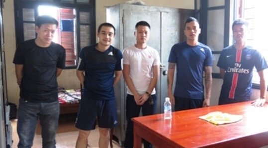 Cảnh sát vừa giải tán, 2 nhóm côn đồ lại nổ súng hỗn chiến