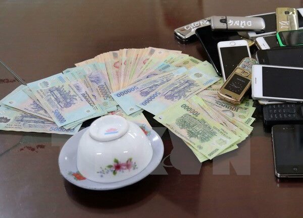 Công an vây bắt đánh bạc, bí thư phường nhảy lầu bỏ trốn: Khởi tố 4 bị can